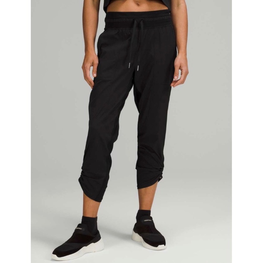 Lululemon Dance Studio Mid-Rise Crop 25 Black Joggers LW6CDQS Size 4